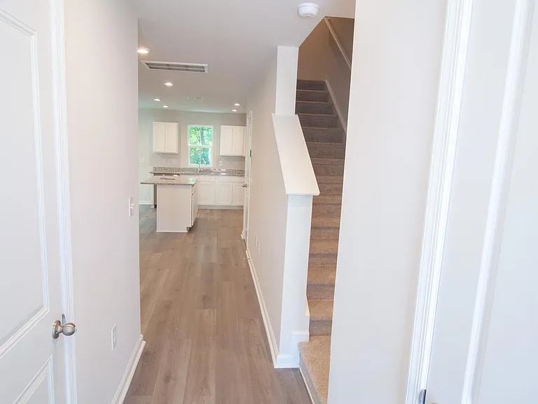 261 Christiana Ln #F — Photo 3