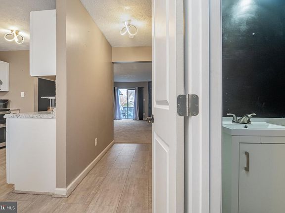 2nd image of 3902 Hunt Harbor Rd