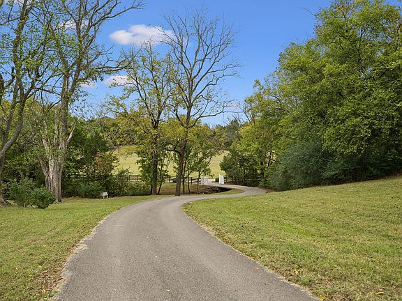 4th image of 2665 Davidson Rd
