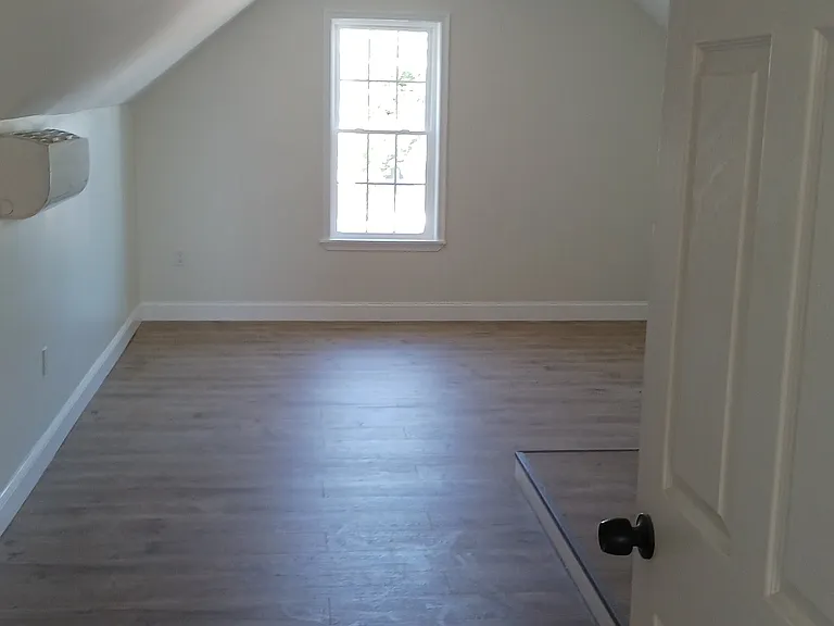 401 Howard St — Photo 17