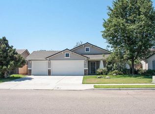 2447 Clover Meadow Ave, Tulare, CA 93274
