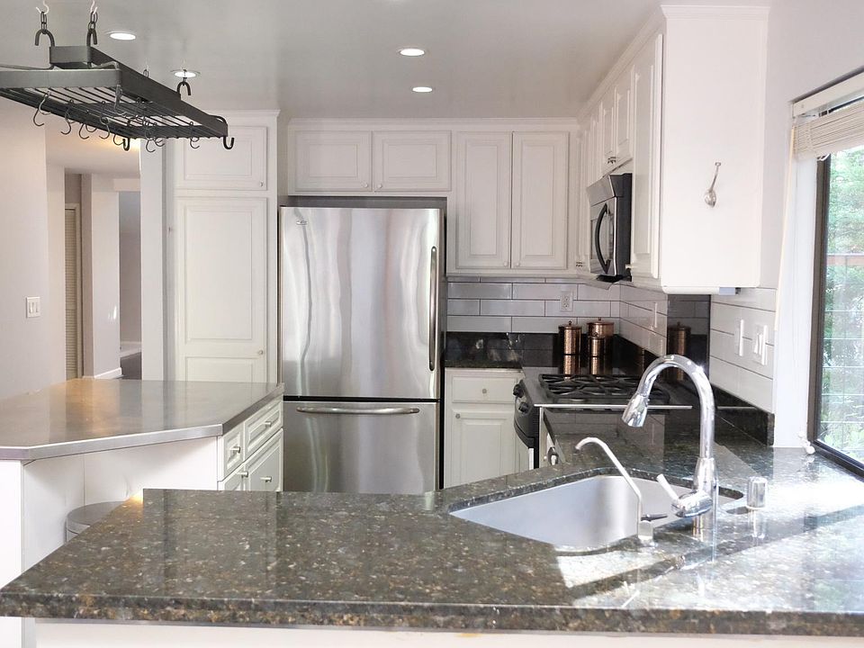 1st image of 16 Kingfisher Ct