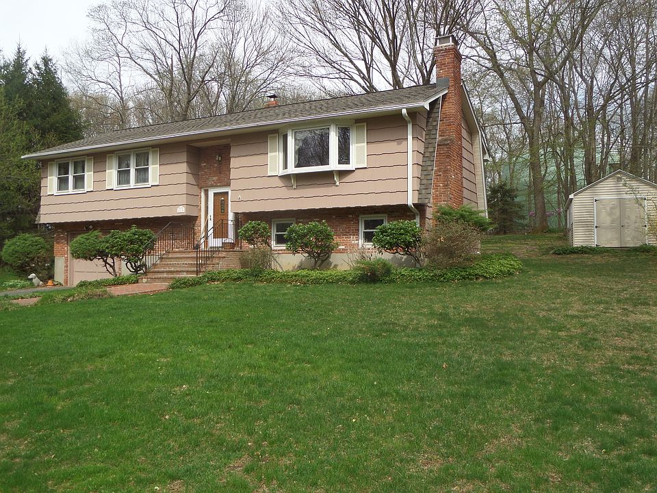 2nd image of 510 Maple Hill Rd