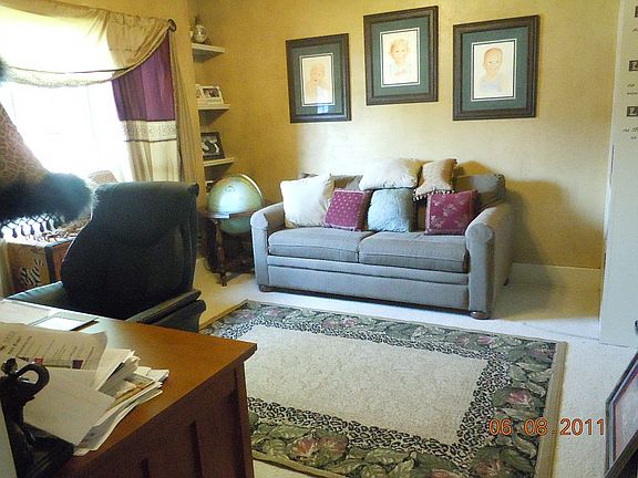 Study or 4th bdrm w/closet