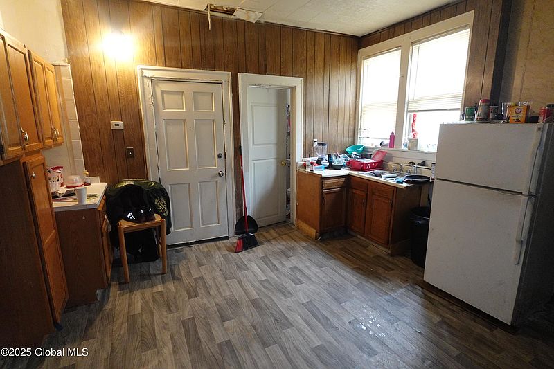 4th image of 384 Livingston Avenue