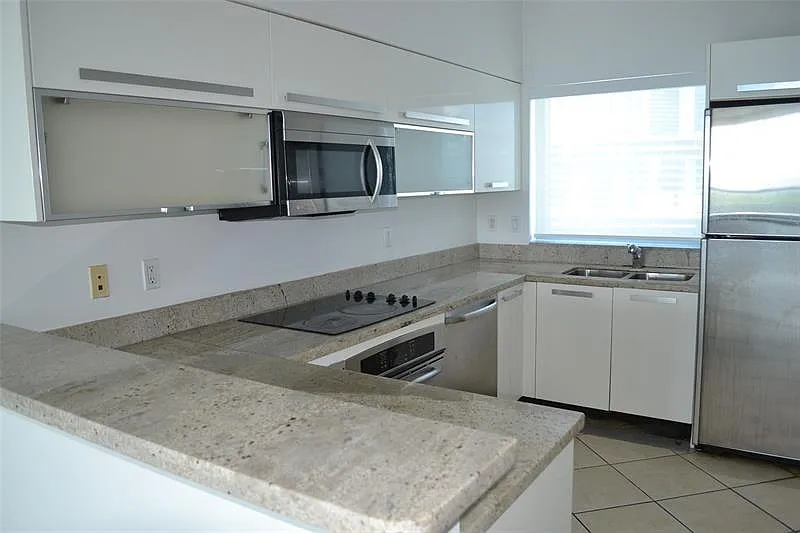 2 bed, 2.5 bath, 1158 sqft, $4,750 — Photo 3