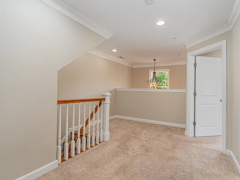 114 Primrose Ln — Photo 17