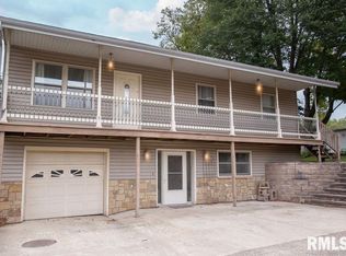 1004 S Main St, Eureka, IL