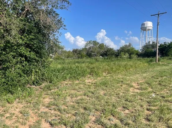 301 E Harald St, Hebbronville, TX 78361