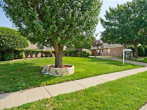 3rd image of 1021 Carousel Dr