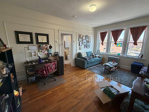 2nd image of 70 Chiswick Rd APT 9