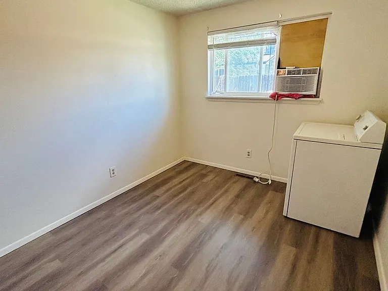 4904 S Iowa Ave — Photo 8