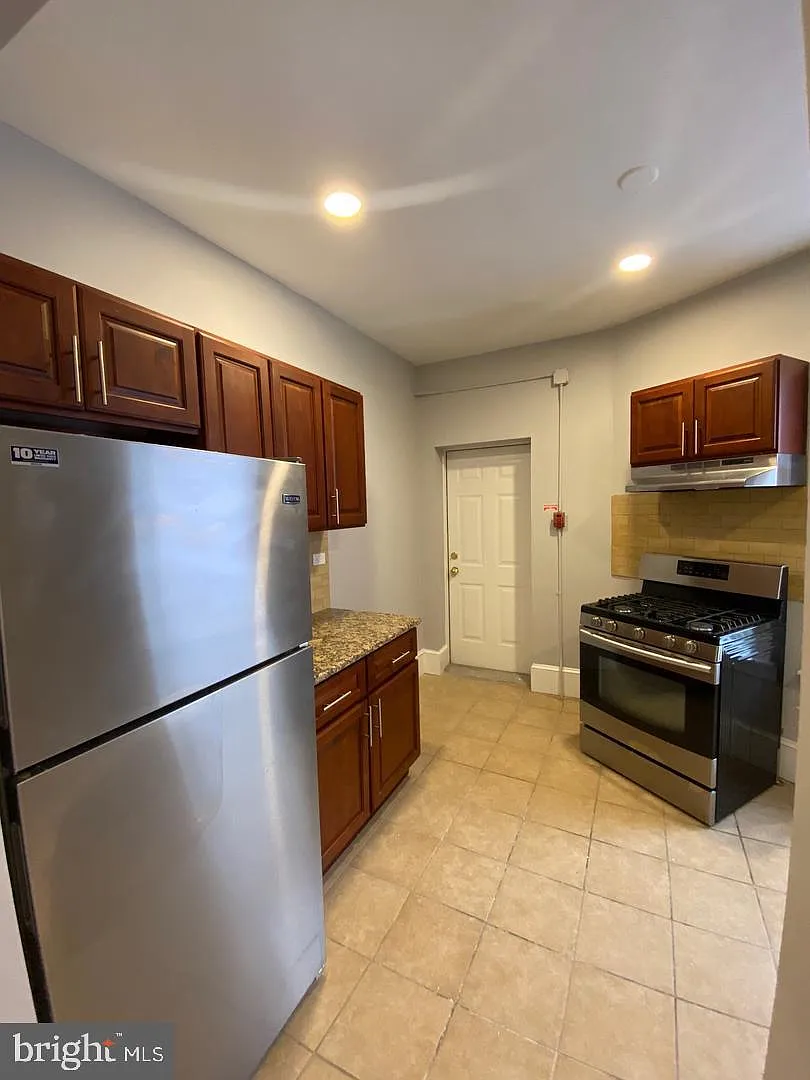 3 bed, 1.0 bath, 1800 sqft, $1,795 — Photo 1