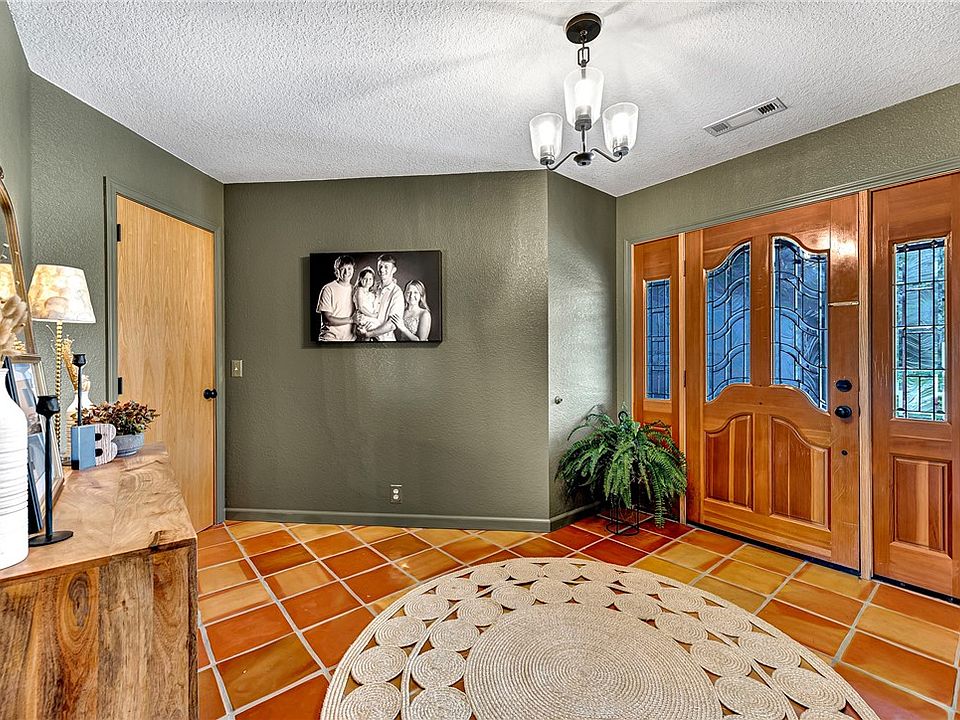 1st image of 205 Kinross Dr