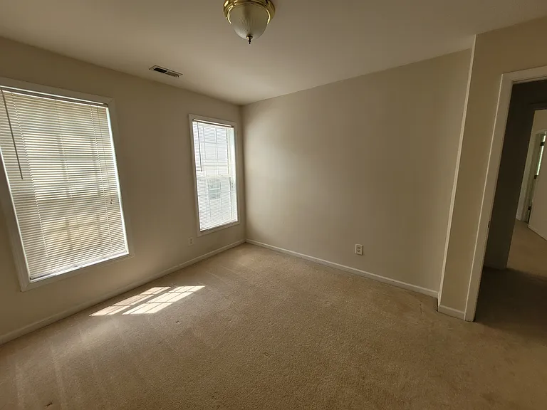 12 Bridgeport Dr — Photo 33