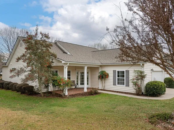310 Cambridge Dr, Brevard, NC 28712