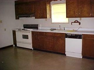 2nd image of 2093 S Montgomery St