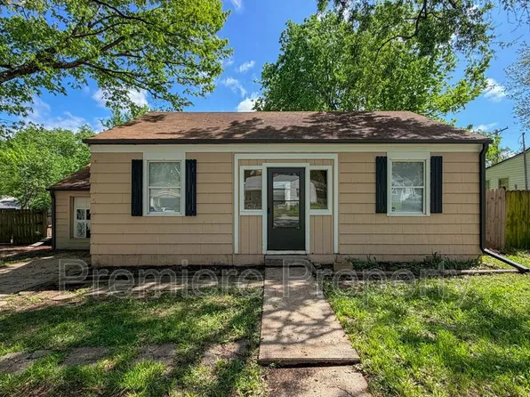 1109 NE 44th St, Kansas City, MO 64116