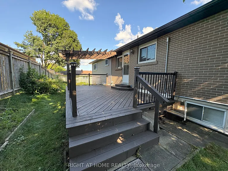 58 Devins Dr #UPPER LEVEL — Photo 13