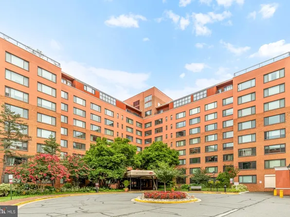 1021 Arlington Blvd APT 446, Arlington, VA 22209