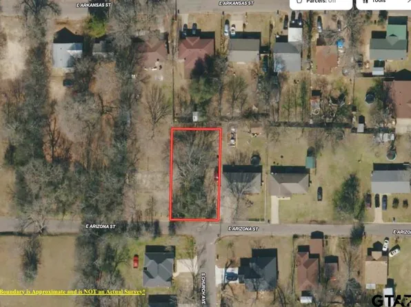 E Arizona St, Mount Pleasant, TX 75455