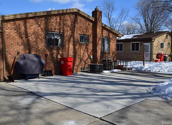 3rd image of 19734 McKinnon St