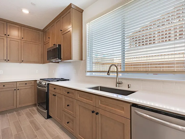 2834 E Tamarind Dr — Photo 14