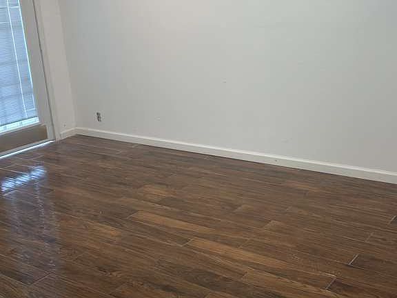 3rd image of 4602 Lorelei Dr