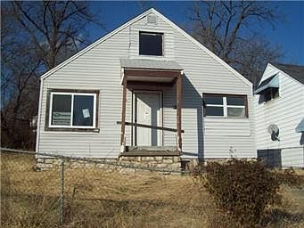 1st image of 4916 E Linwood Blvd