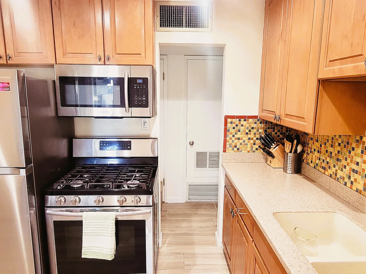 3 bed, 1650 sqft, $3,350 — Photo 4