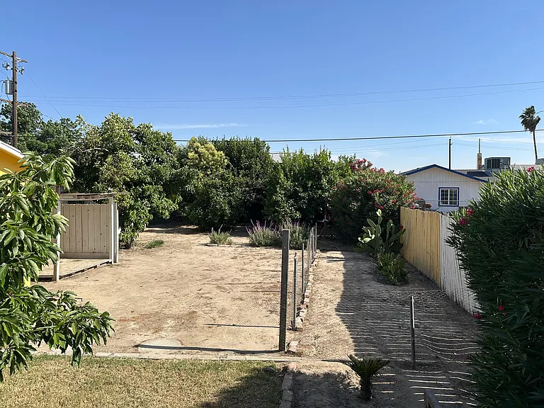 483 E Daleville Ave — Photo 41