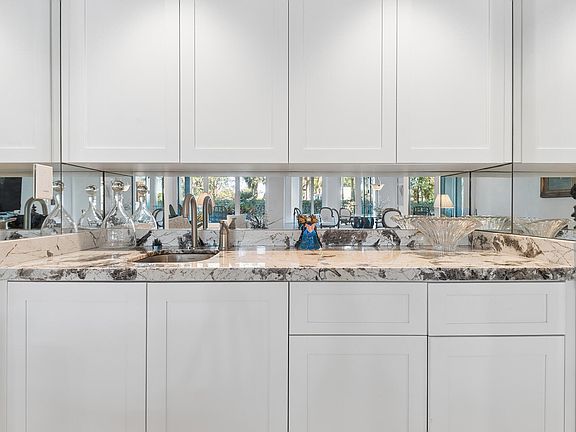 5th image of 100 SE 5th Avenue #102