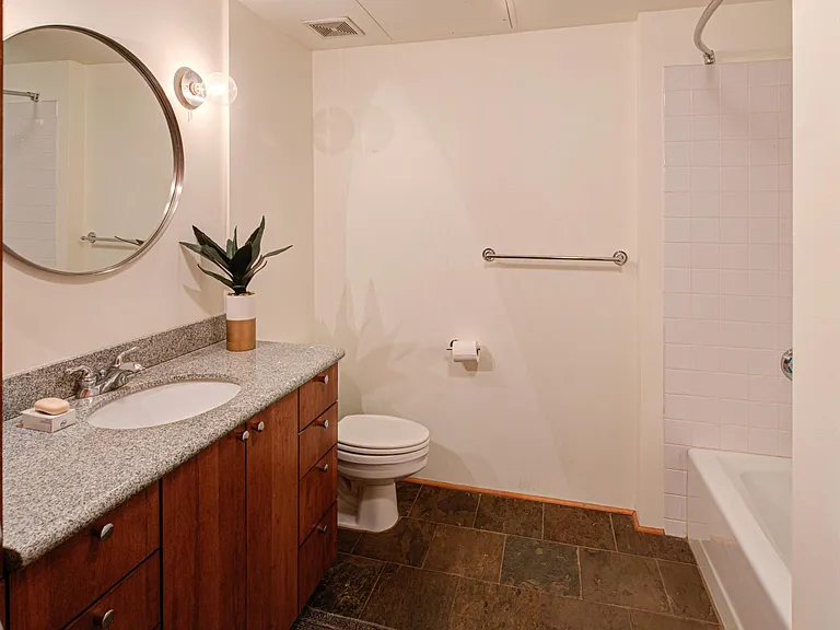 1420 NW Lovejoy St #332 — Photo 18
