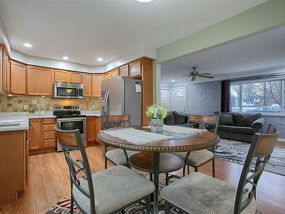 4th image of 542 N William St