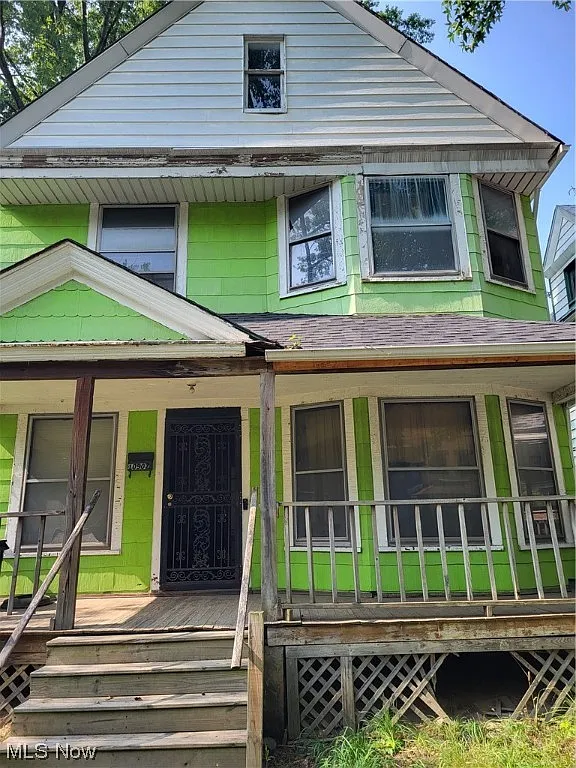 10907 Hathaway Ave photo 1