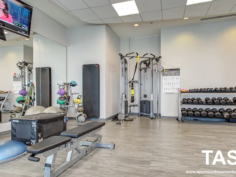355 E Ohio Studio #STUDIO — Photo 31