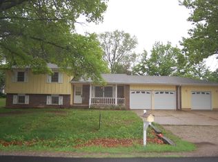 821 S Sharon Dr, Derby, KS 67037