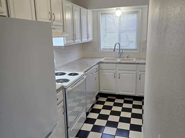 3000 SE 20th St #1 — Photo 1