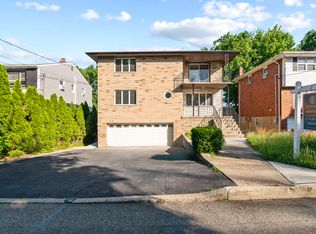 447 10th St FLOOR 2, Palisades Park, NJ 07650
