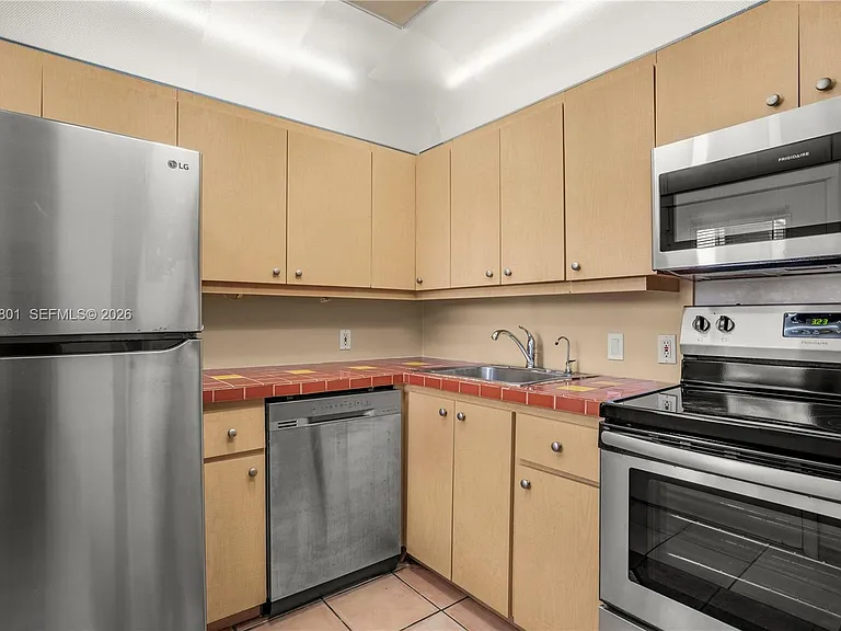 20500 W Country Club Dr #607 — Photo 9