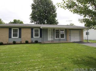 7717 Redbird Ln, Godfrey, IL 62035