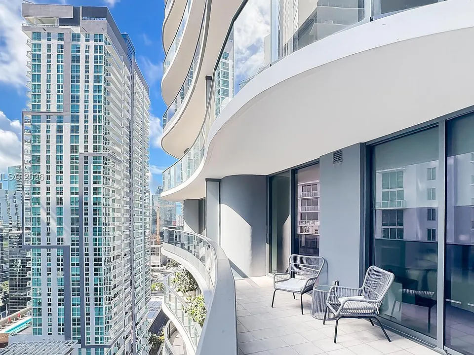 1000 Brickell Plz #2603