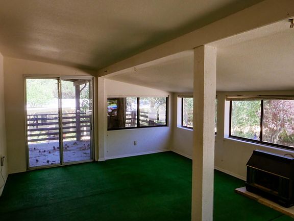 3rd image of 1651 White Oak Cir
