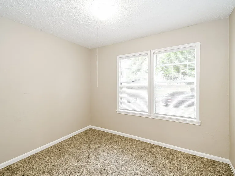 1031 Bunker Hill Blvd — Photo 9