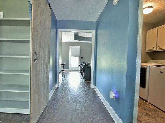 4th image of 10 Ihagee Creek Ct