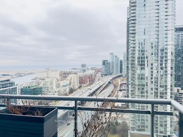 5 Mariner Ter, Toronto, ON