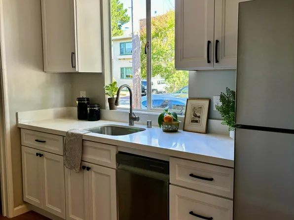 459 44th St #A, Oakland, CA 94609