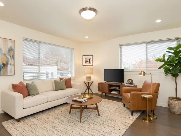 59th St Apartments - Located in Central Ballard, 2407 NW 59th St APT 3, Seattle, WA 98107