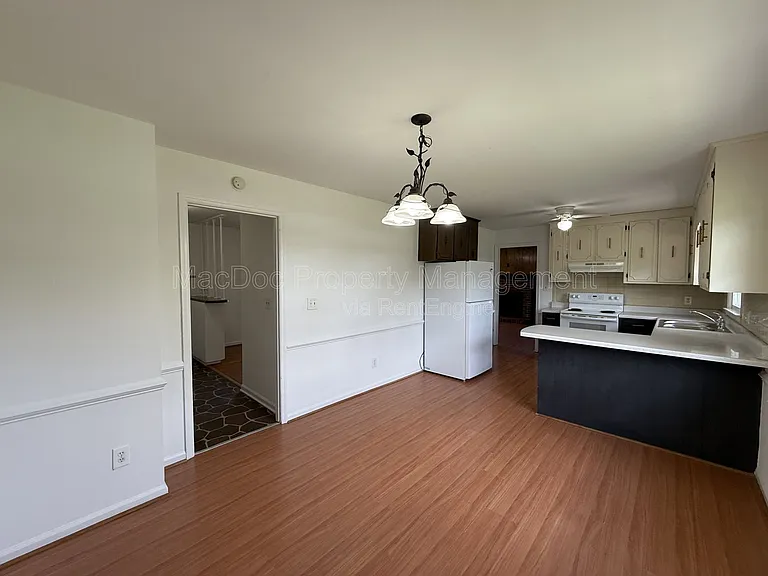 1804 Sherwood Dr — Photo 6