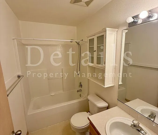 5212 W Francis St — Photo 11